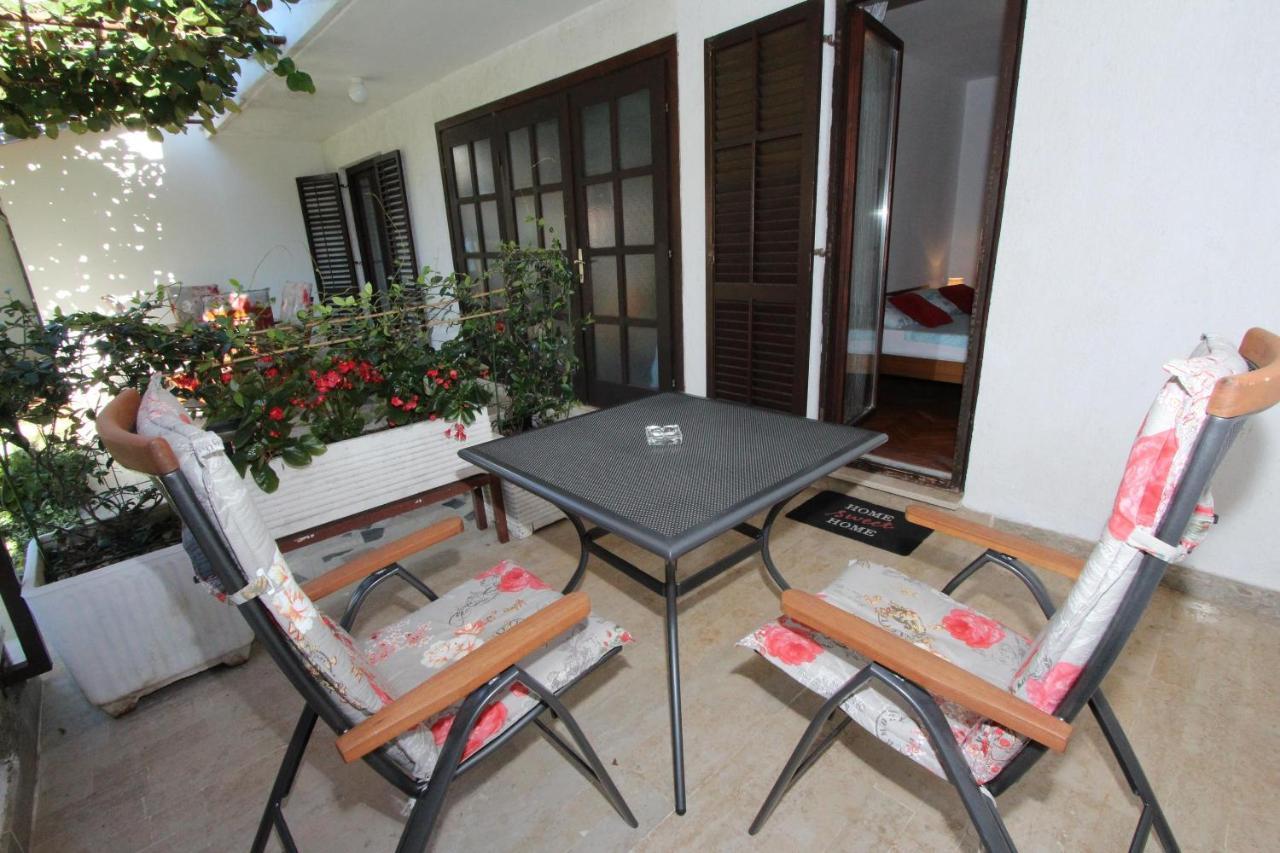 Apartment Albert โรวีน ภายนอก รูปภาพ