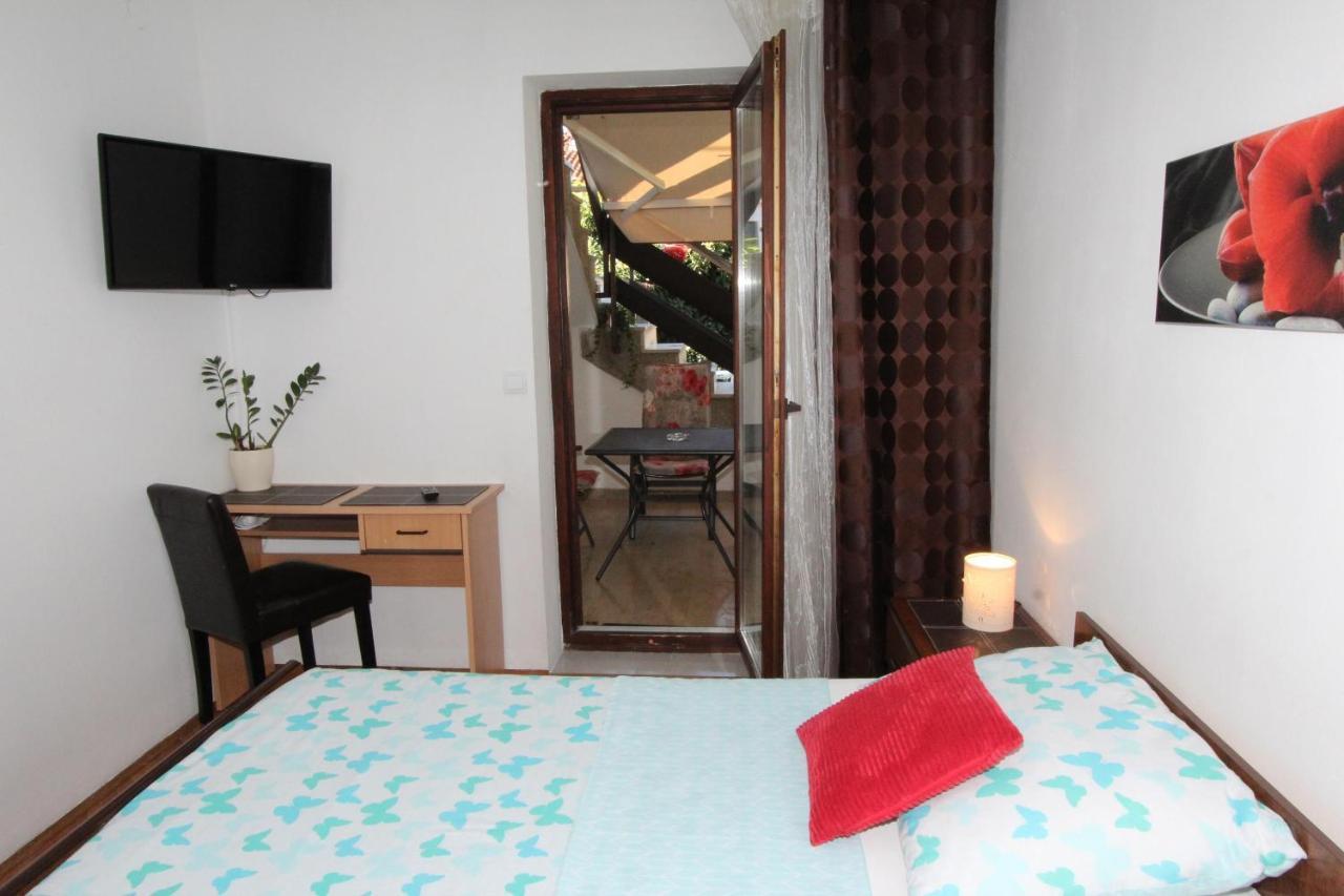 Apartment Albert โรวีน ภายนอก รูปภาพ