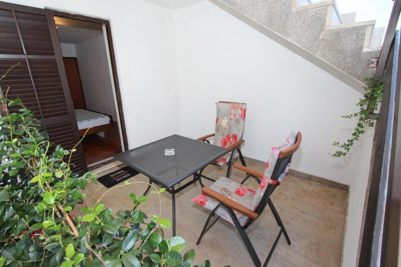 Apartment Albert โรวีน ภายนอก รูปภาพ